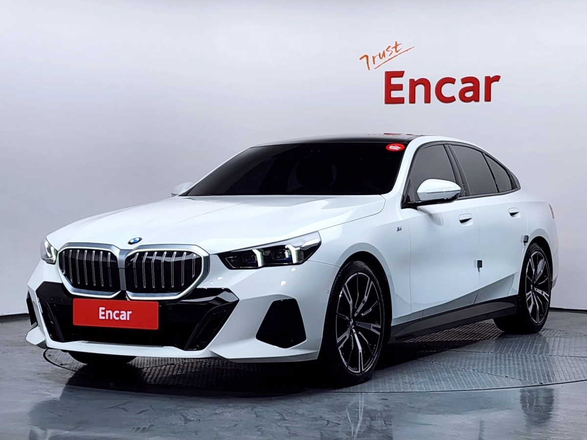 BMW 5-SERIES G60 2024