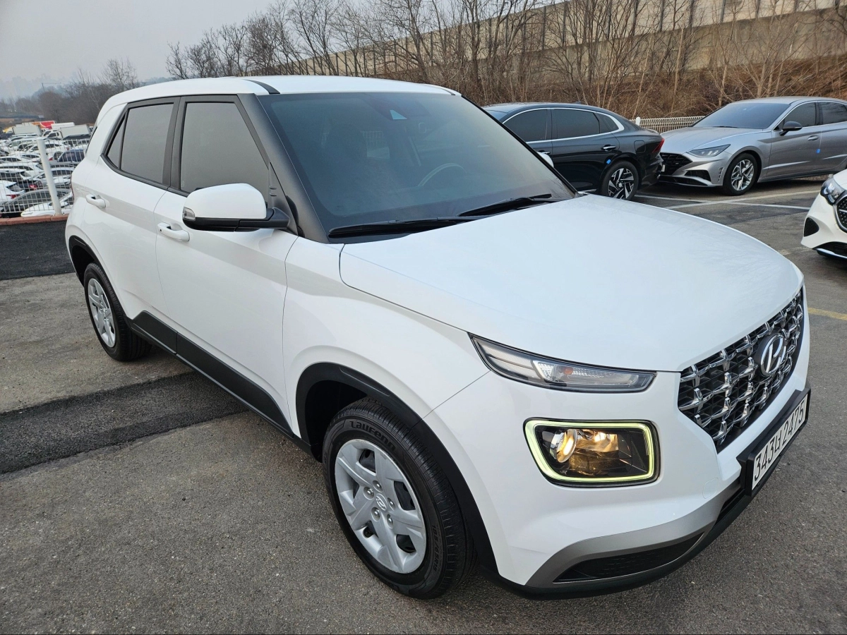 HYUNDAI VENUE