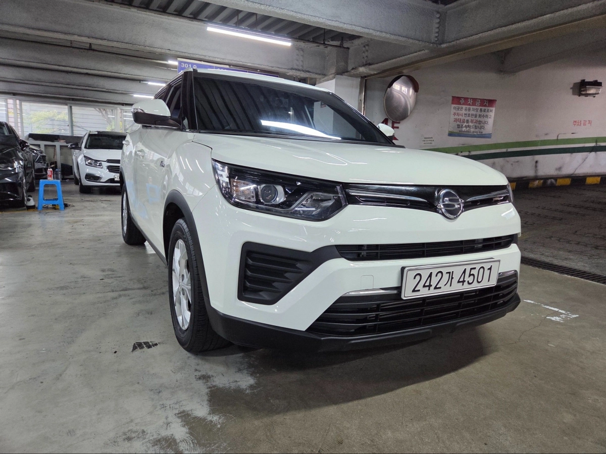 SSANGYONG TIVOLI VERY NEW