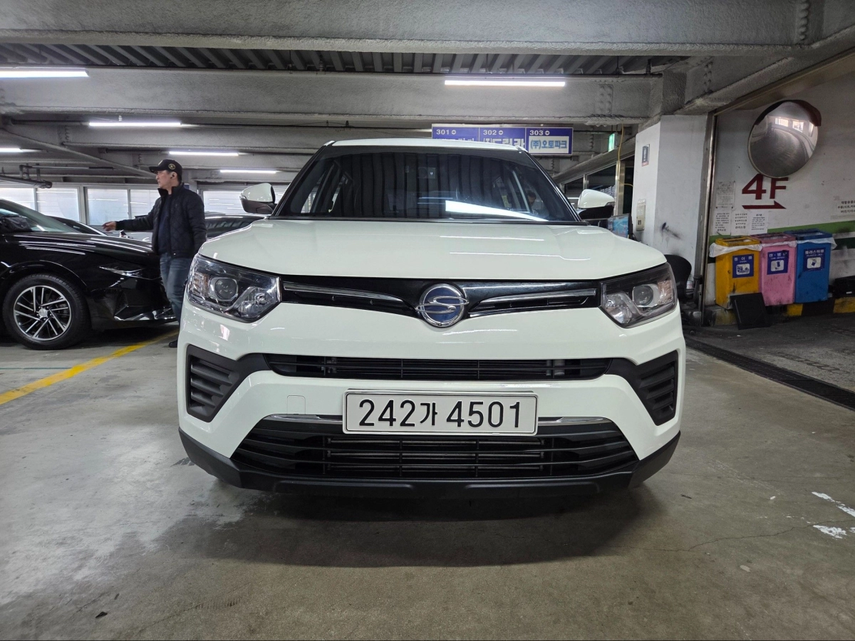 SSANGYONG TIVOLI VERY NEW