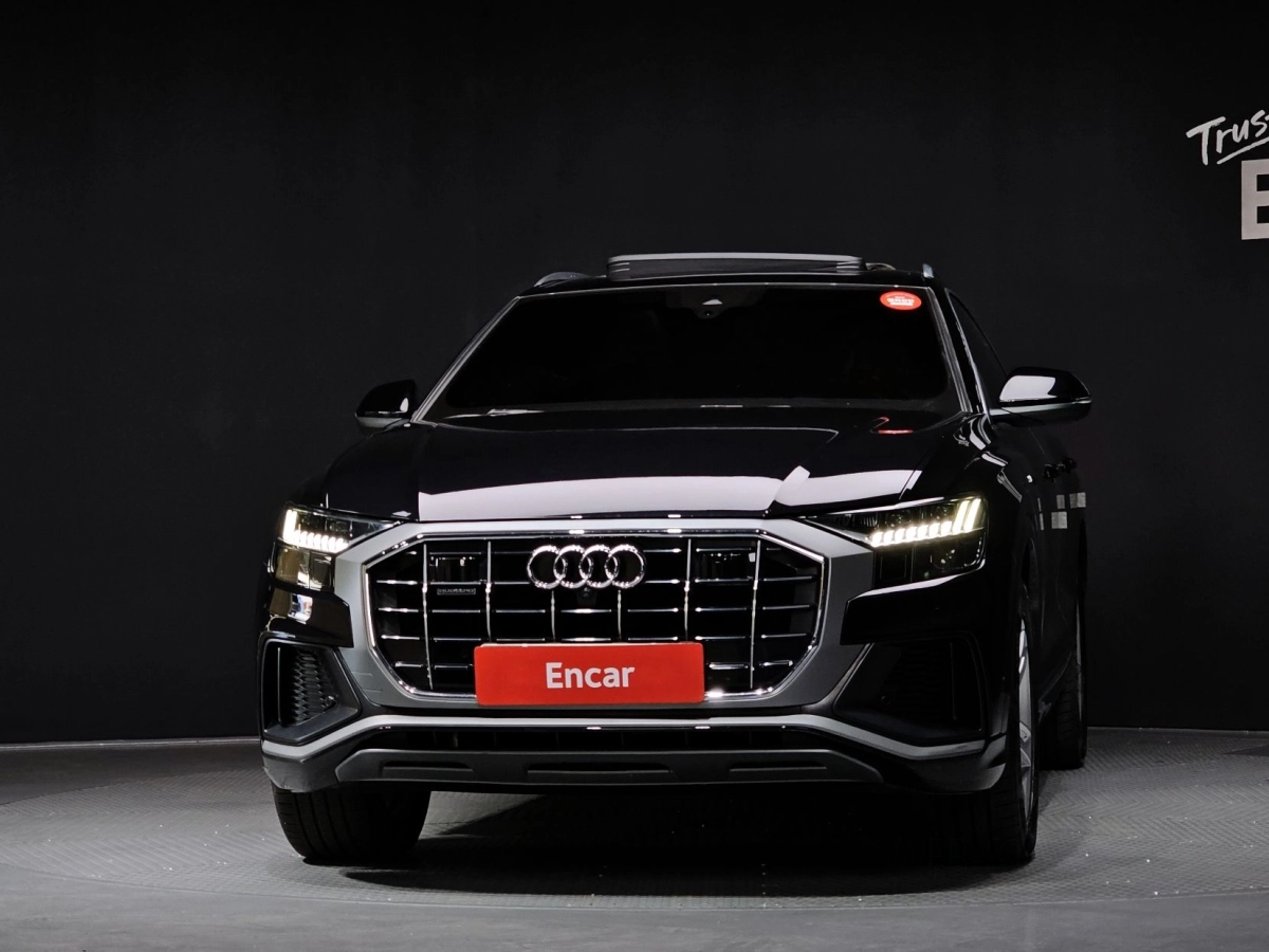 AUDI Q8 4M