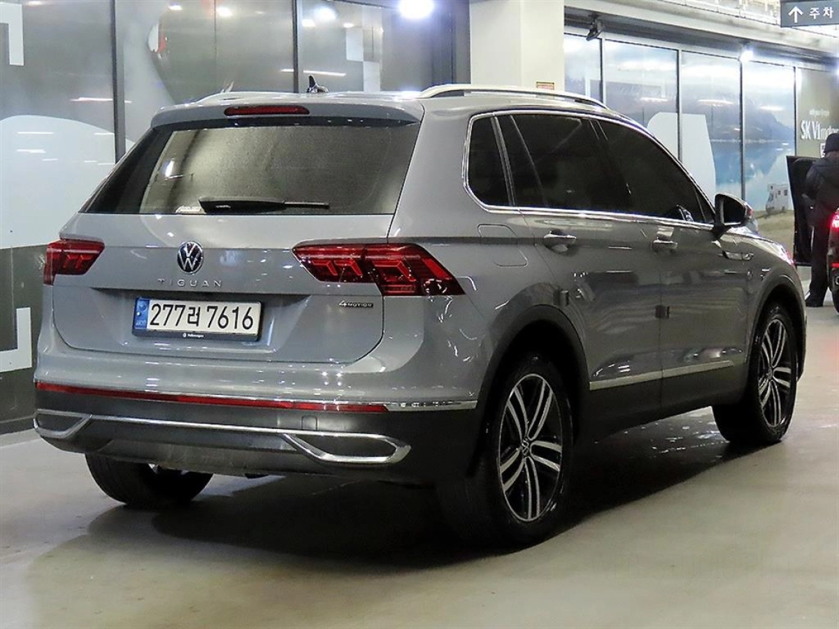 VOLKSWAGEN TIGUAN