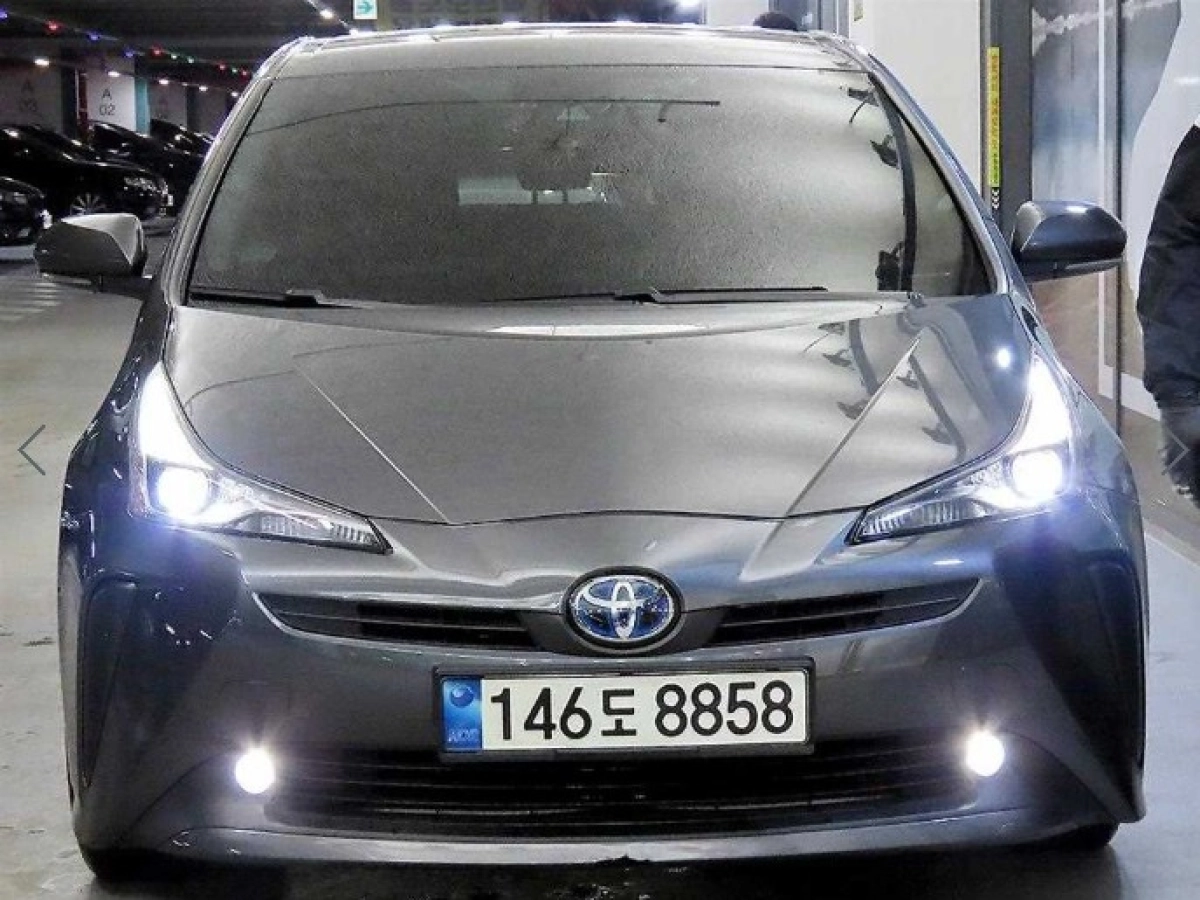 TOYOTA PRIUS