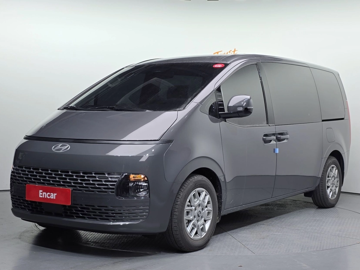 HYUNDAI STARIA 2025