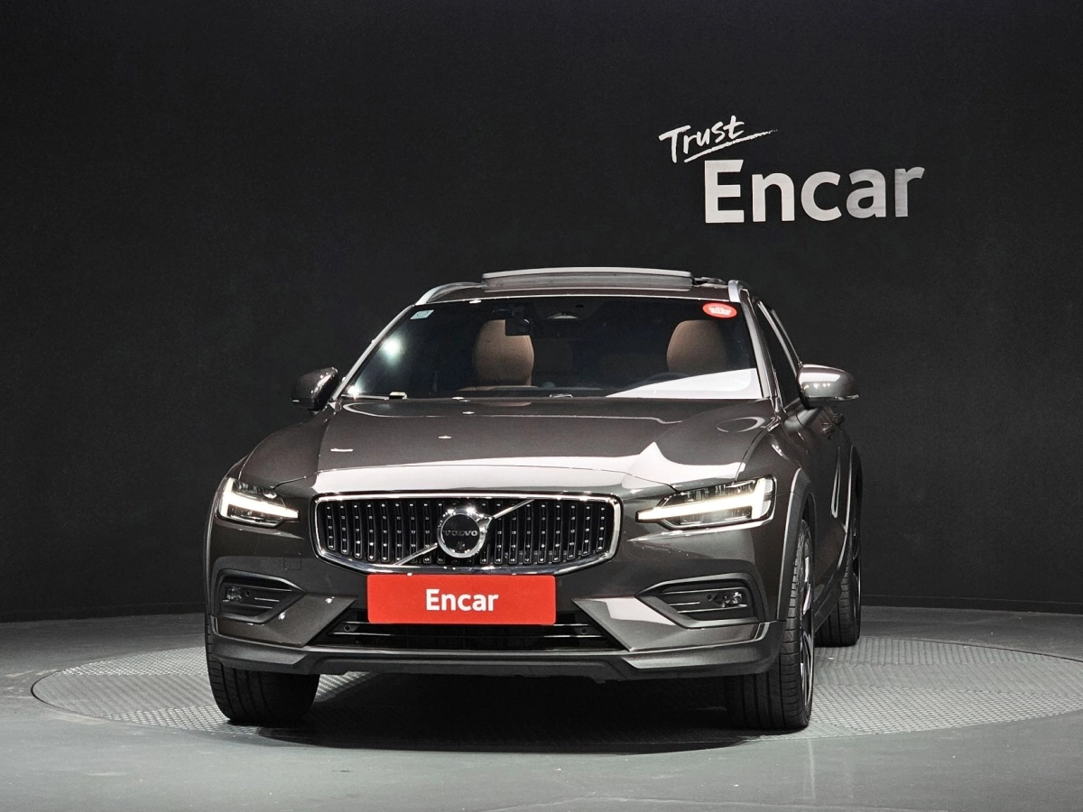 VOLVO V60 CROSS COUNTRY