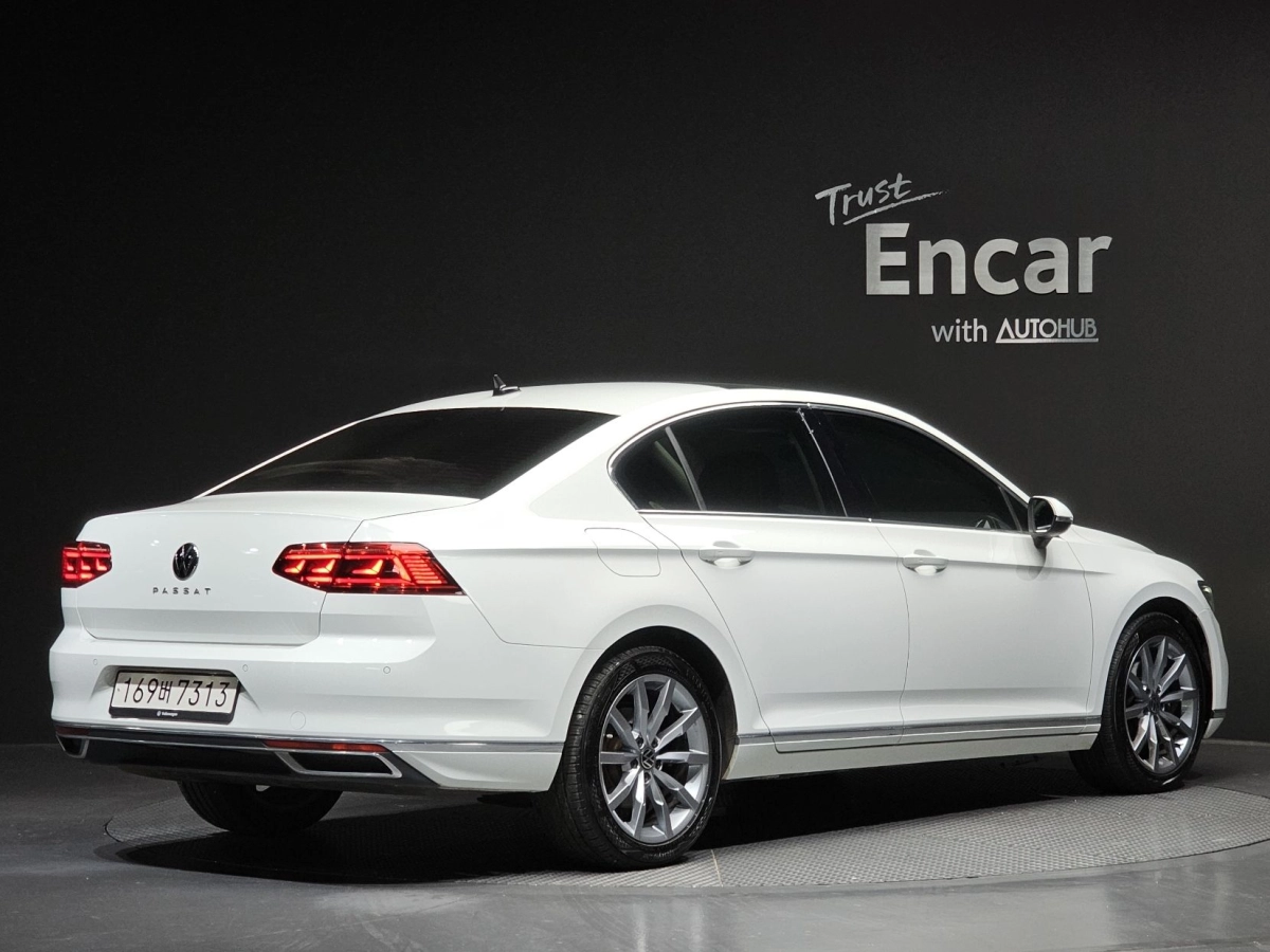 VOLKSWAGEN PASSAT GT B8