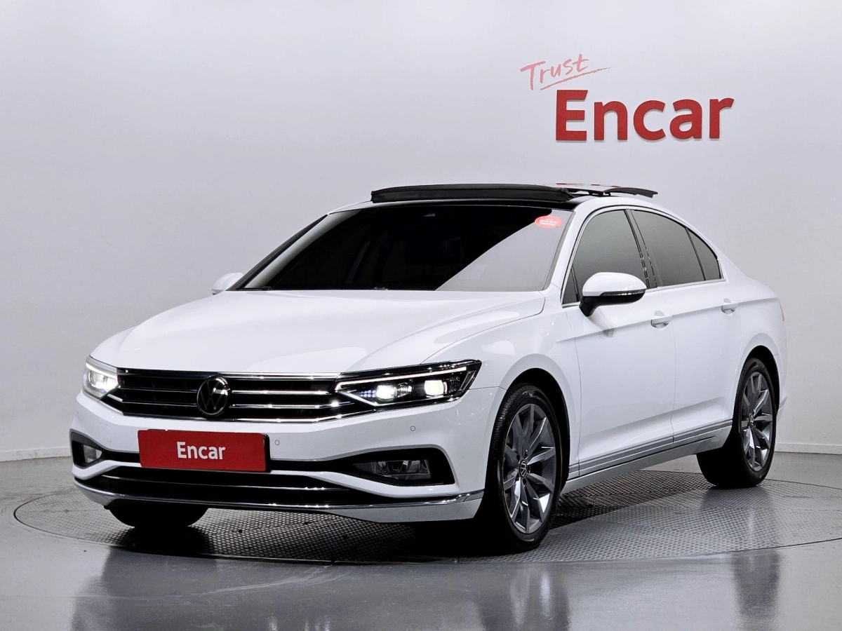 VOLKSWAGEN PASSAT GT B8  2022