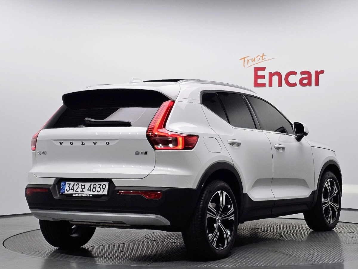 VOLVO XC40