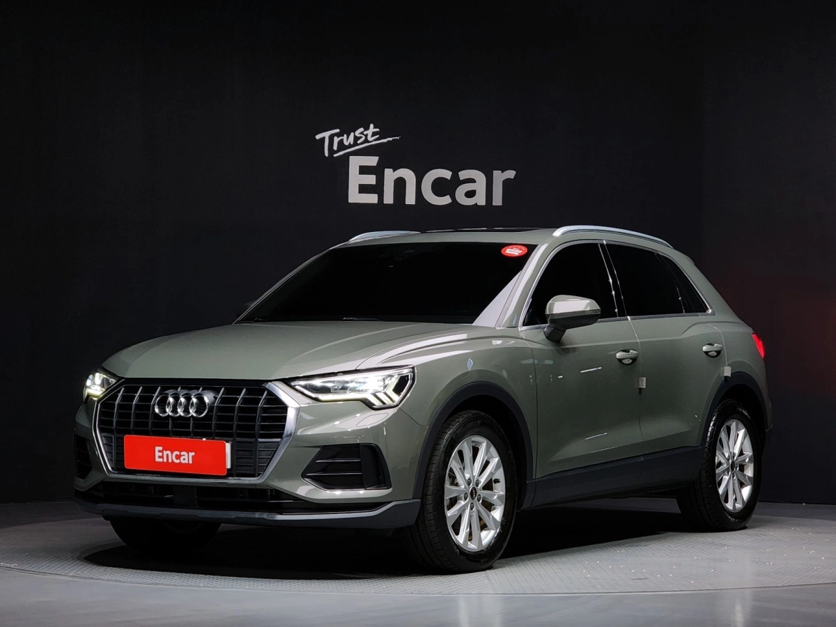 AUDI Q3 F3
