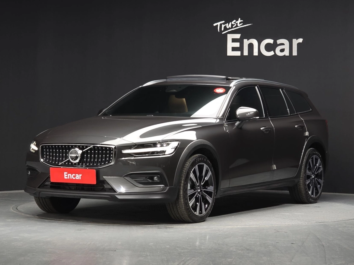VOLVO V60 CROSS COUNTRY  2024
