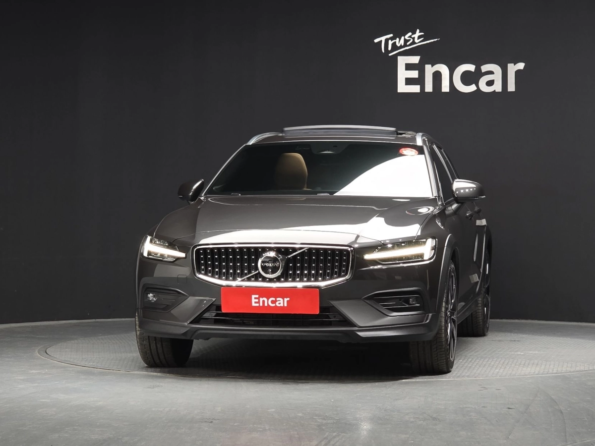VOLVO V60 CROSS COUNTRY