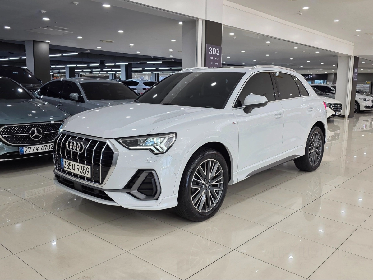 AUDI Q3 F3