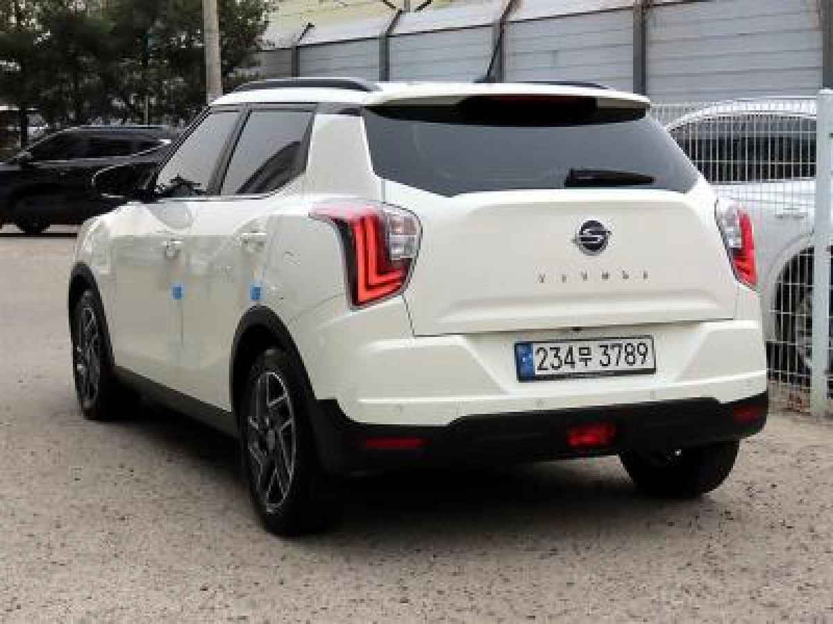 SSANGYONG TIVOLI VERY NEW