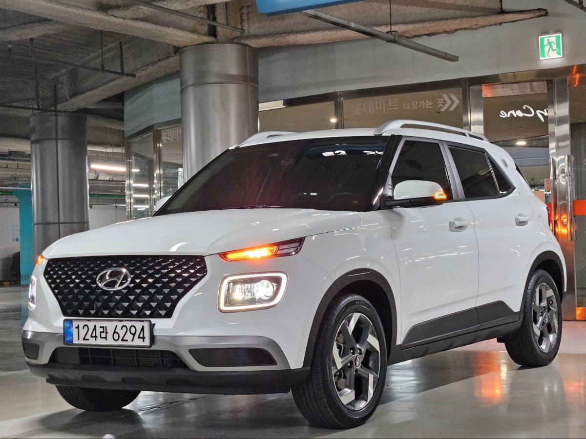 HYUNDAI VENUE