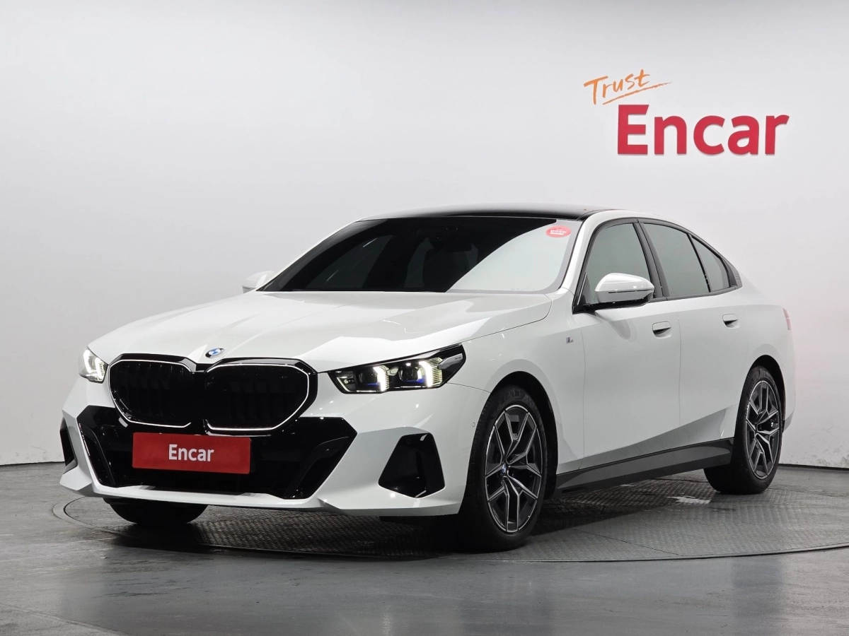 BMW 5-SERIES G60 2025