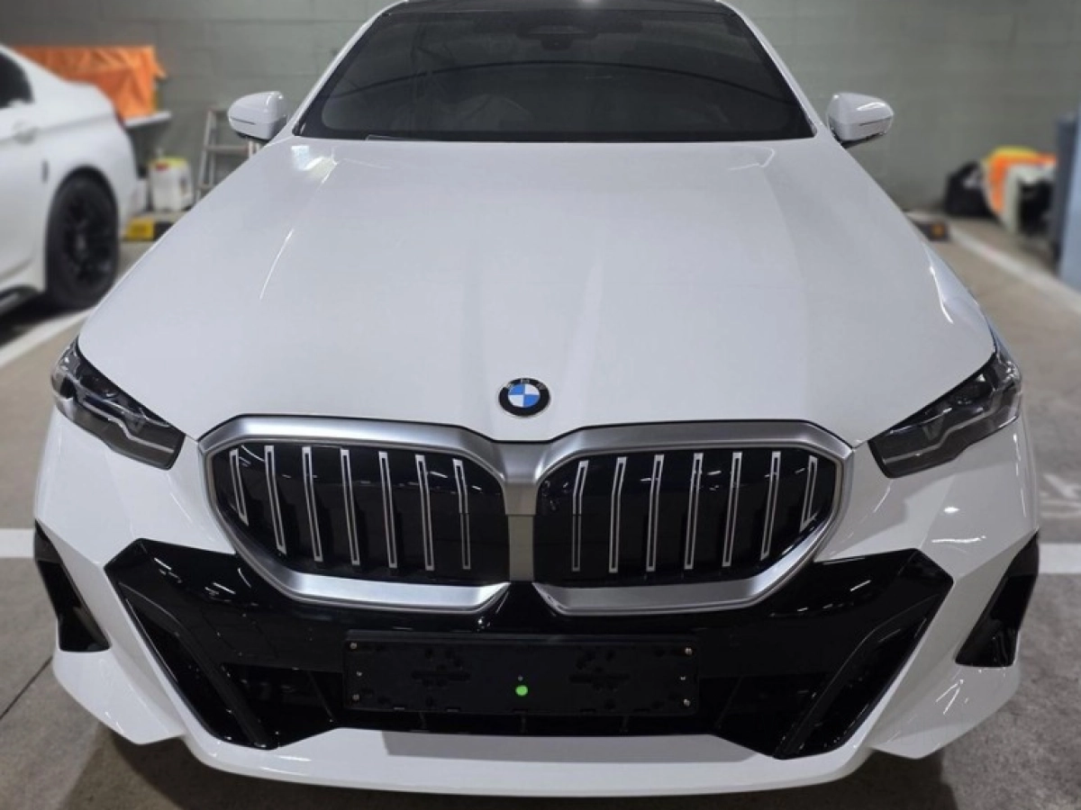 BMW 5-SERIES G60 2025