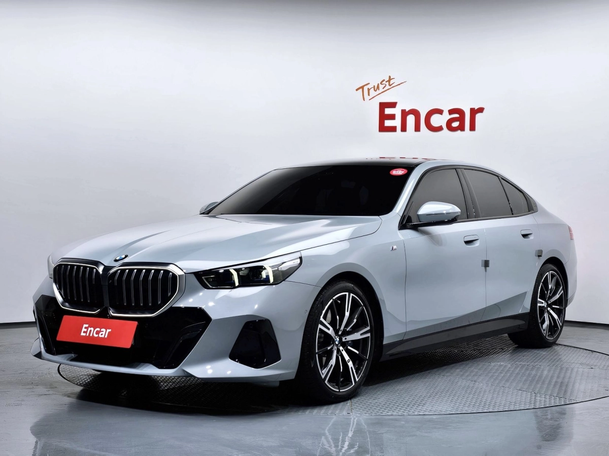 BMW 5-SERIES G60 2025