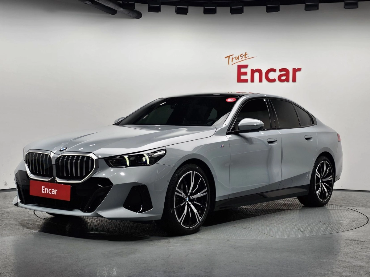 BMW 5-SERIES G60 2025