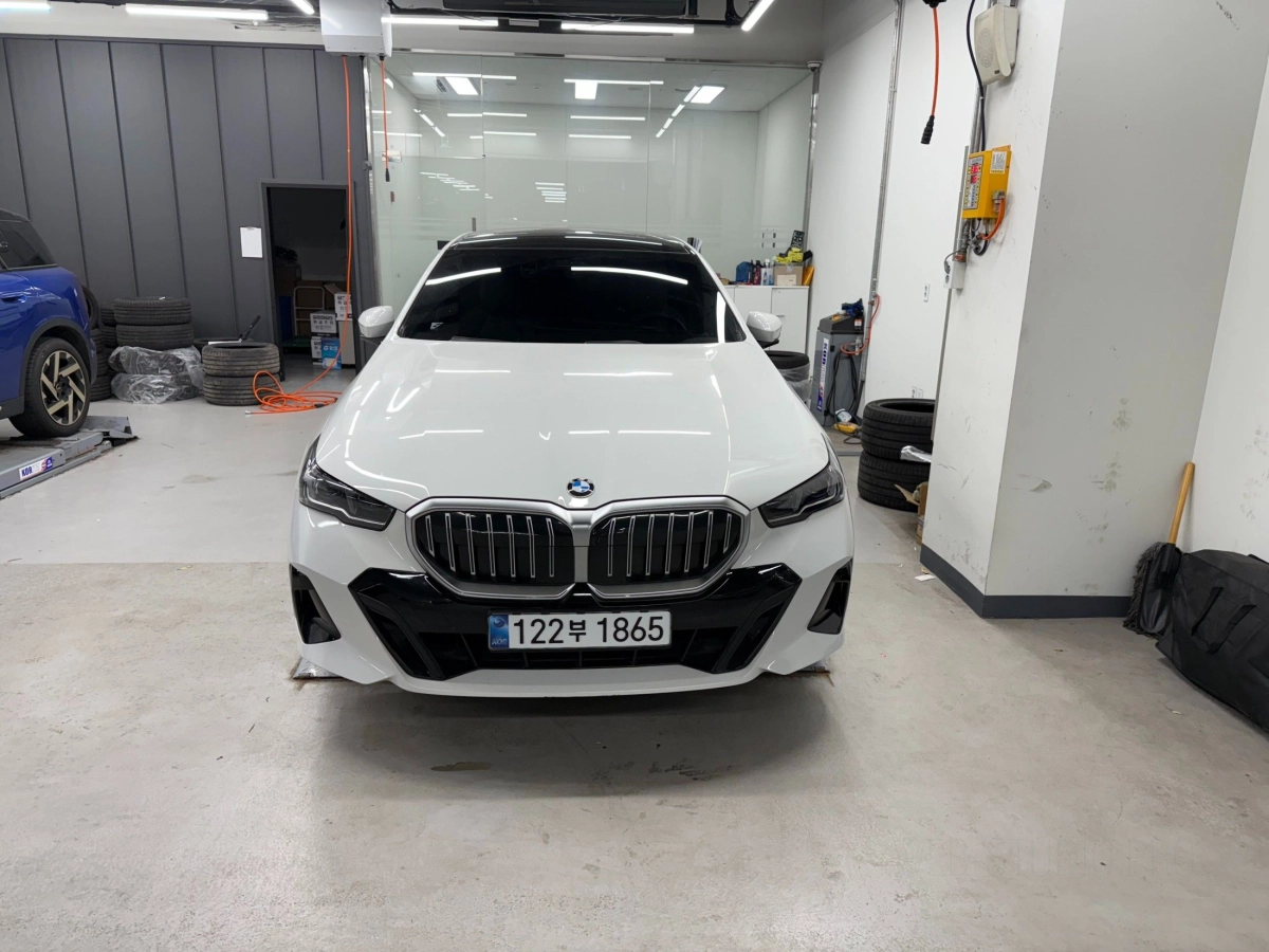 BMW 5-SERIES G60 2024