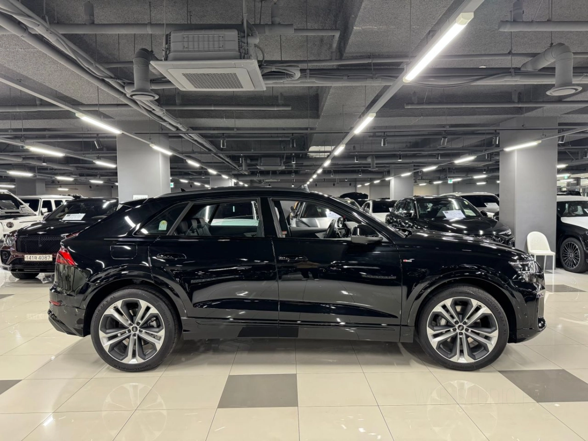 AUDI Q8 4M
