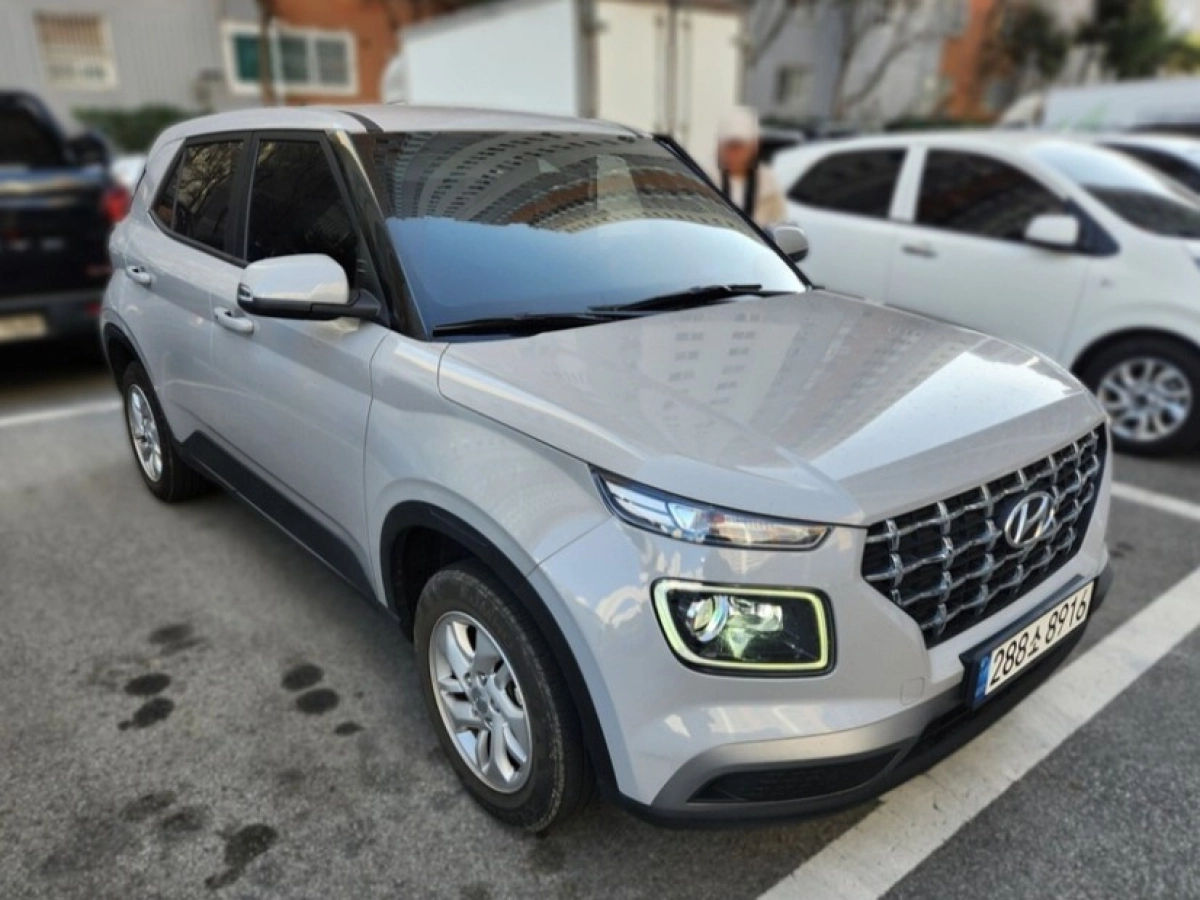 HYUNDAI VENUE