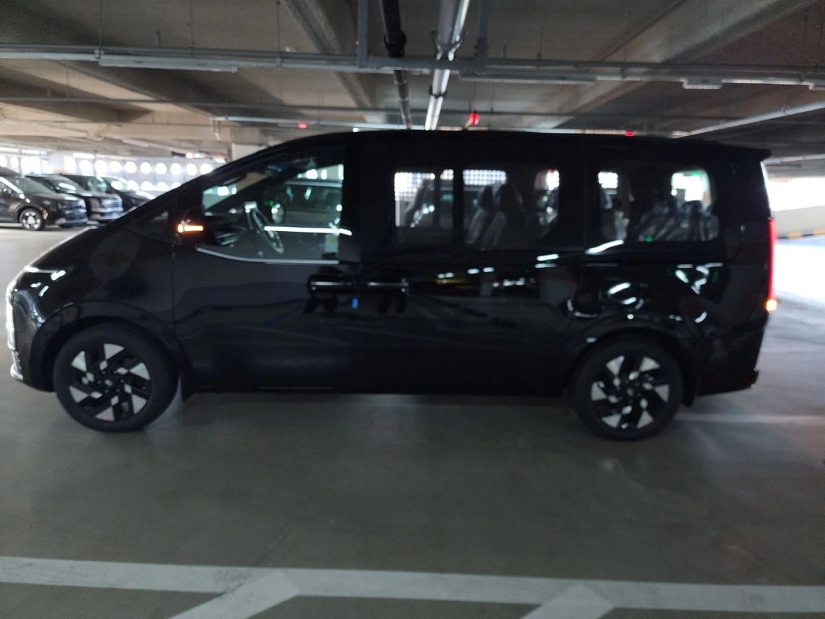 HYUNDAI STARIA 2026