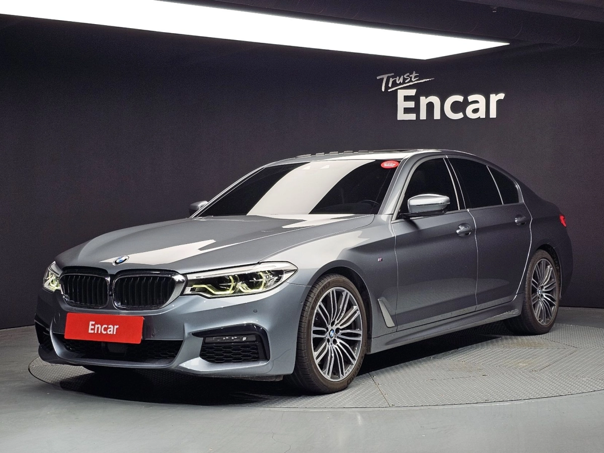 BMW 5-SERIES G30 2019