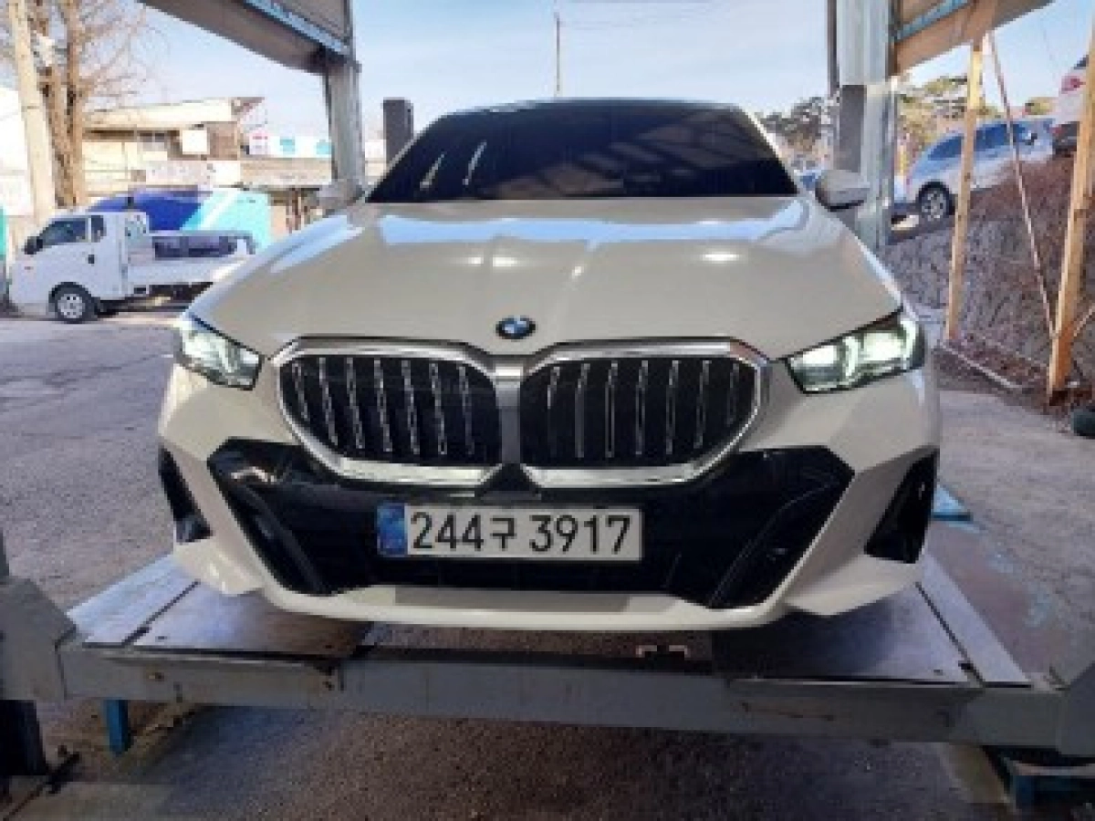 BMW 5-SERIES G60 2025