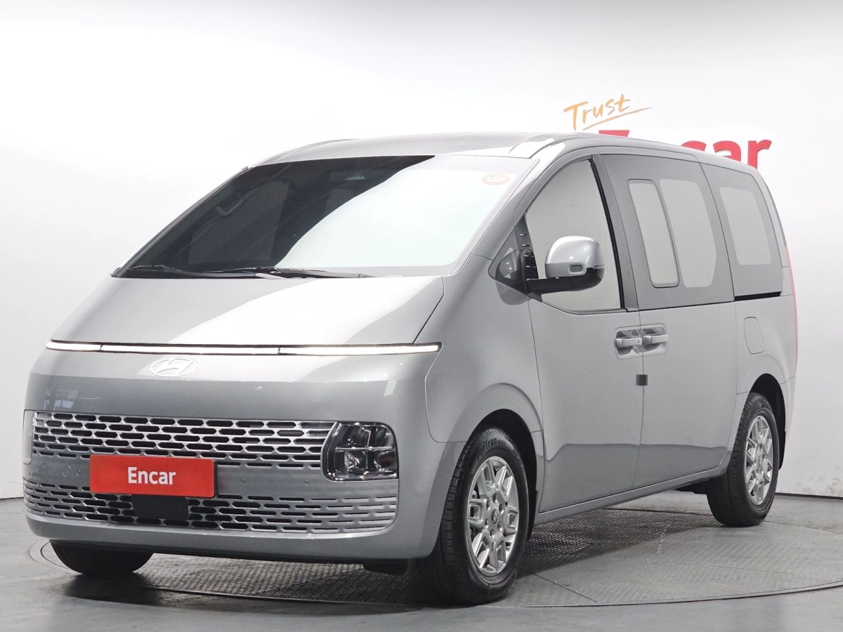 HYUNDAI STARIA 2025