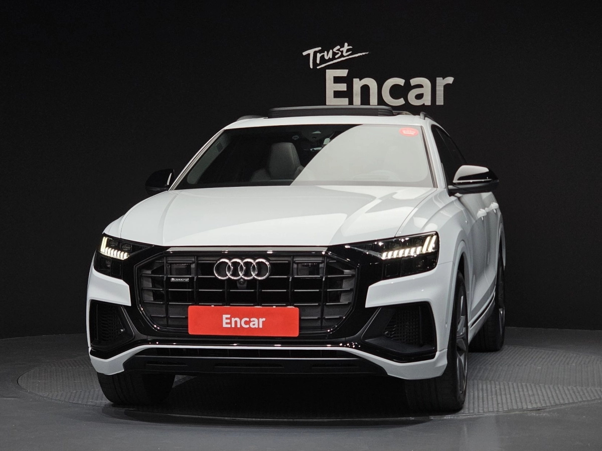 AUDI Q8 4M
