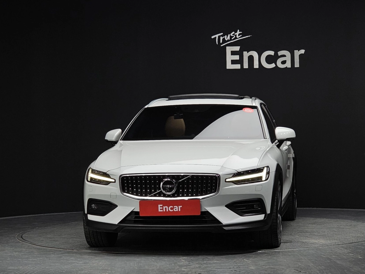 VOLVO V60 CROSS COUNTRY