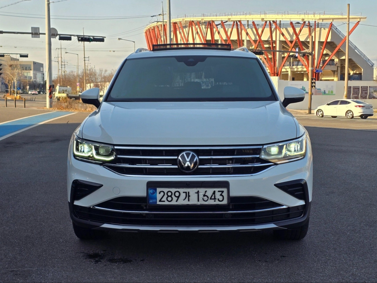 VOLKSWAGEN TIGUAN