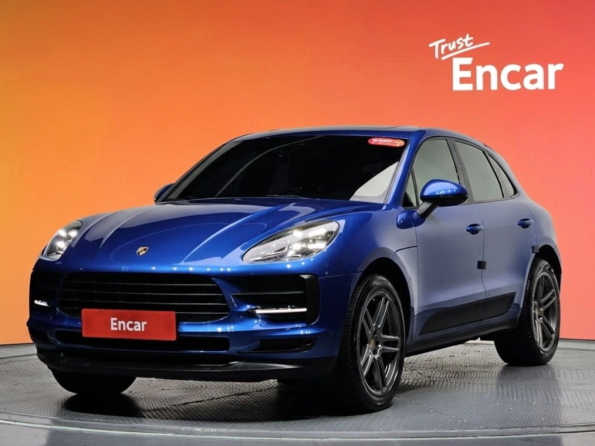 PORSCHE MACAN