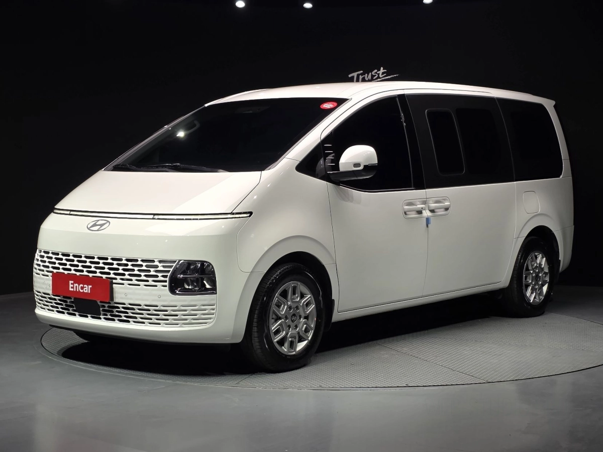 HYUNDAI STARIA 2025