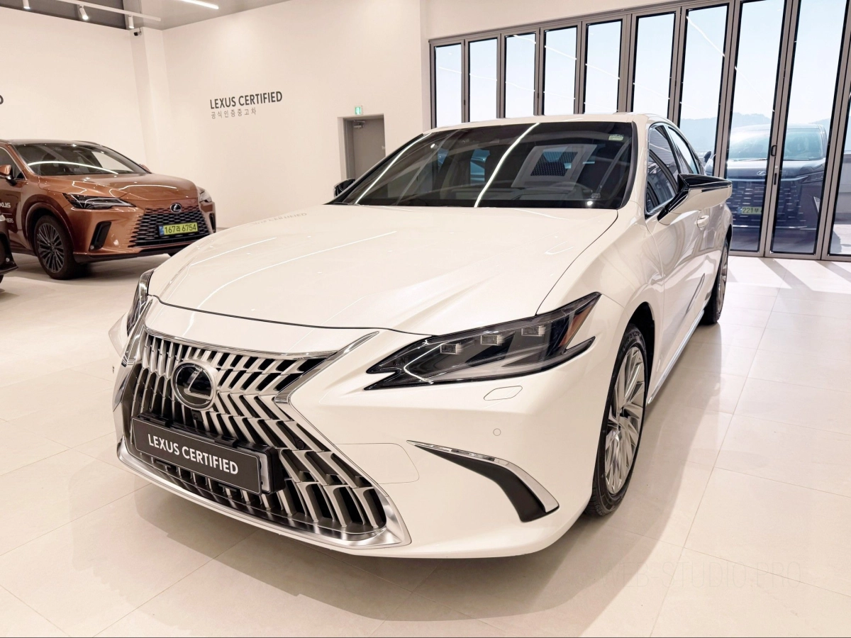 LEXUS ES300H  2025