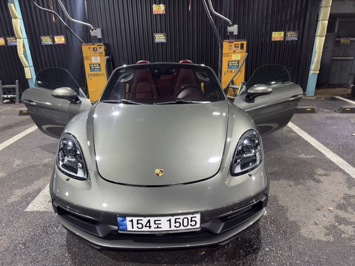 PORSCHE 718 BOXSTER