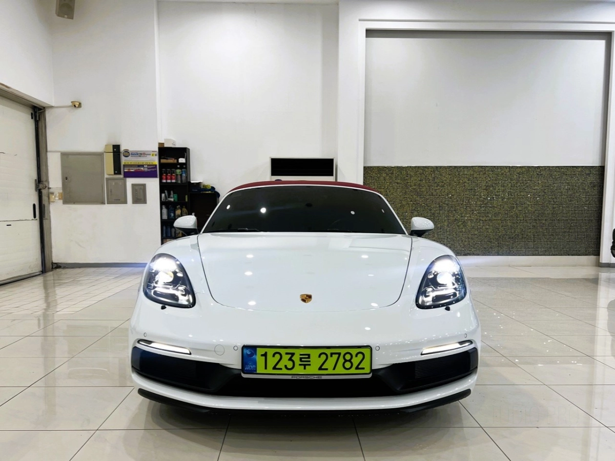 PORSCHE 718 BOXSTER