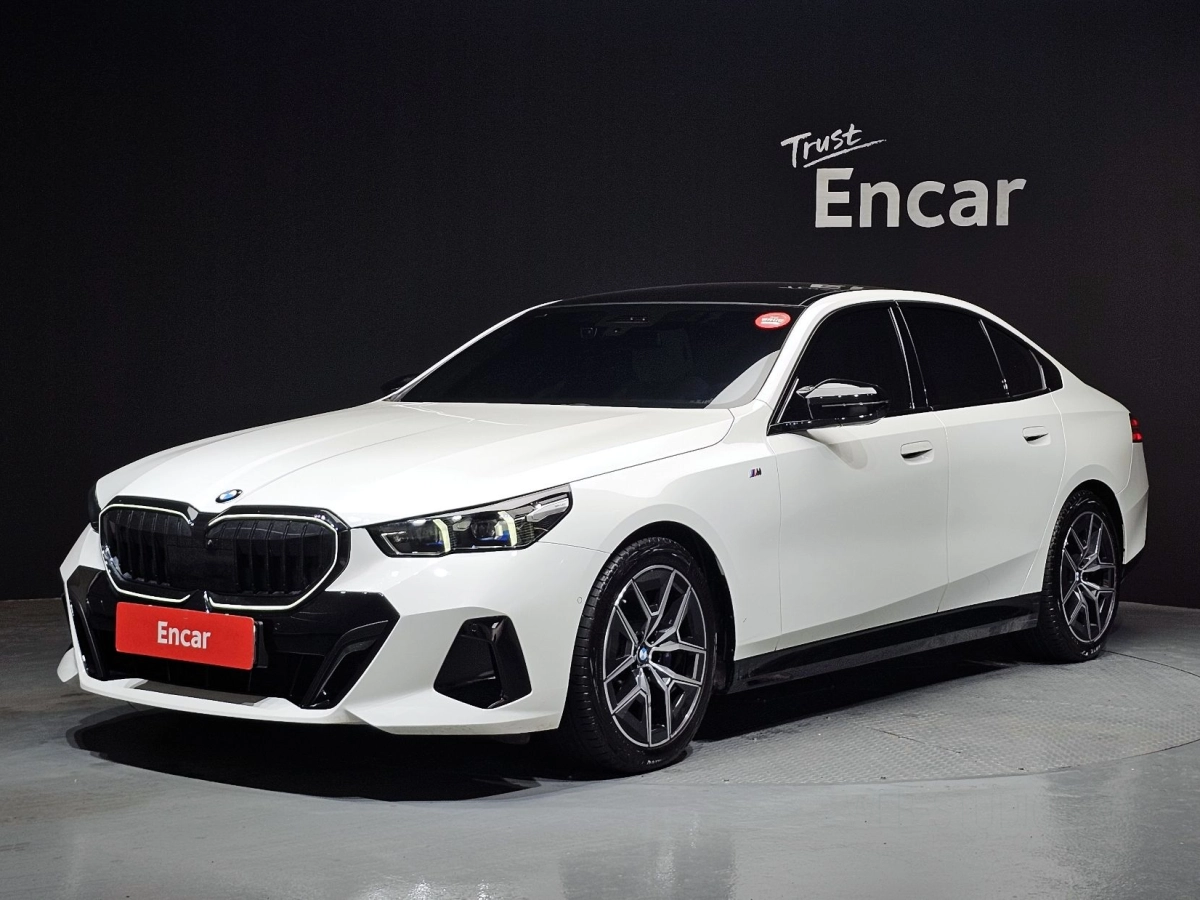 BMW 5-SERIES G60 2025