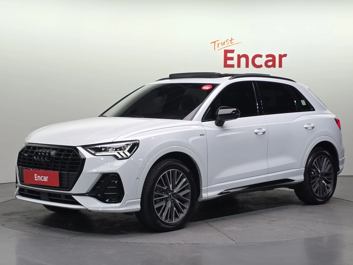 AUDI Q3 F3