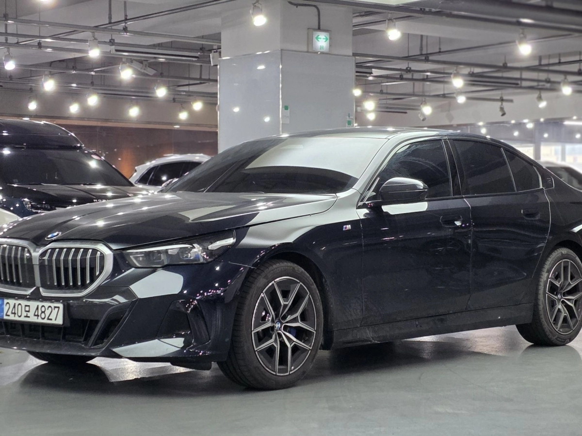 BMW 5-SERIES G60 2025