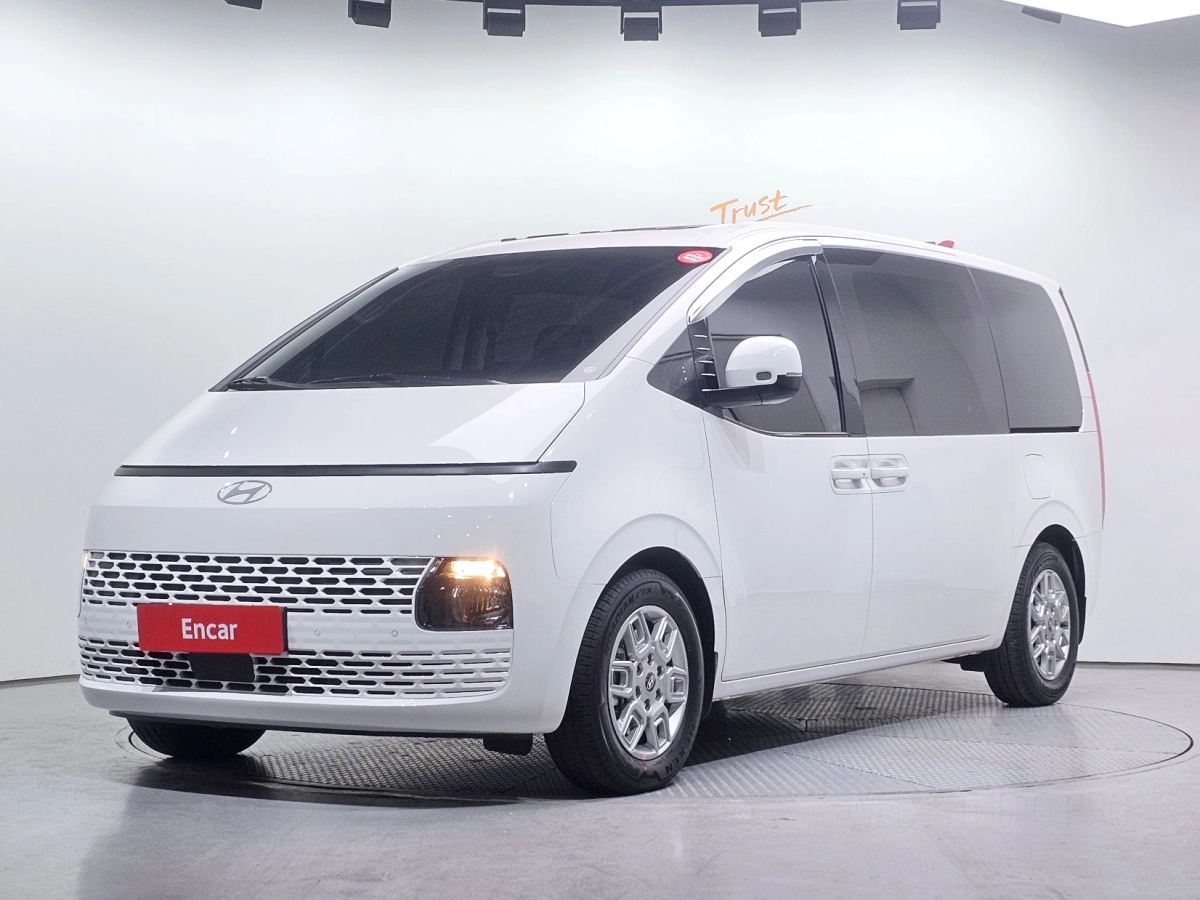 HYUNDAI STARIA 2025