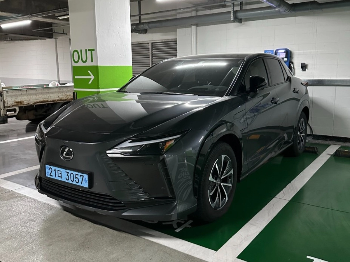 LEXUS RZ450E