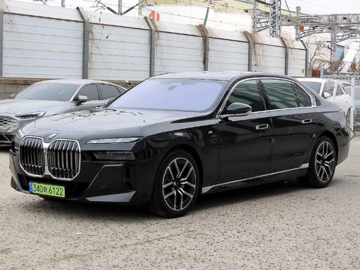 BMW 7-SERIES G70