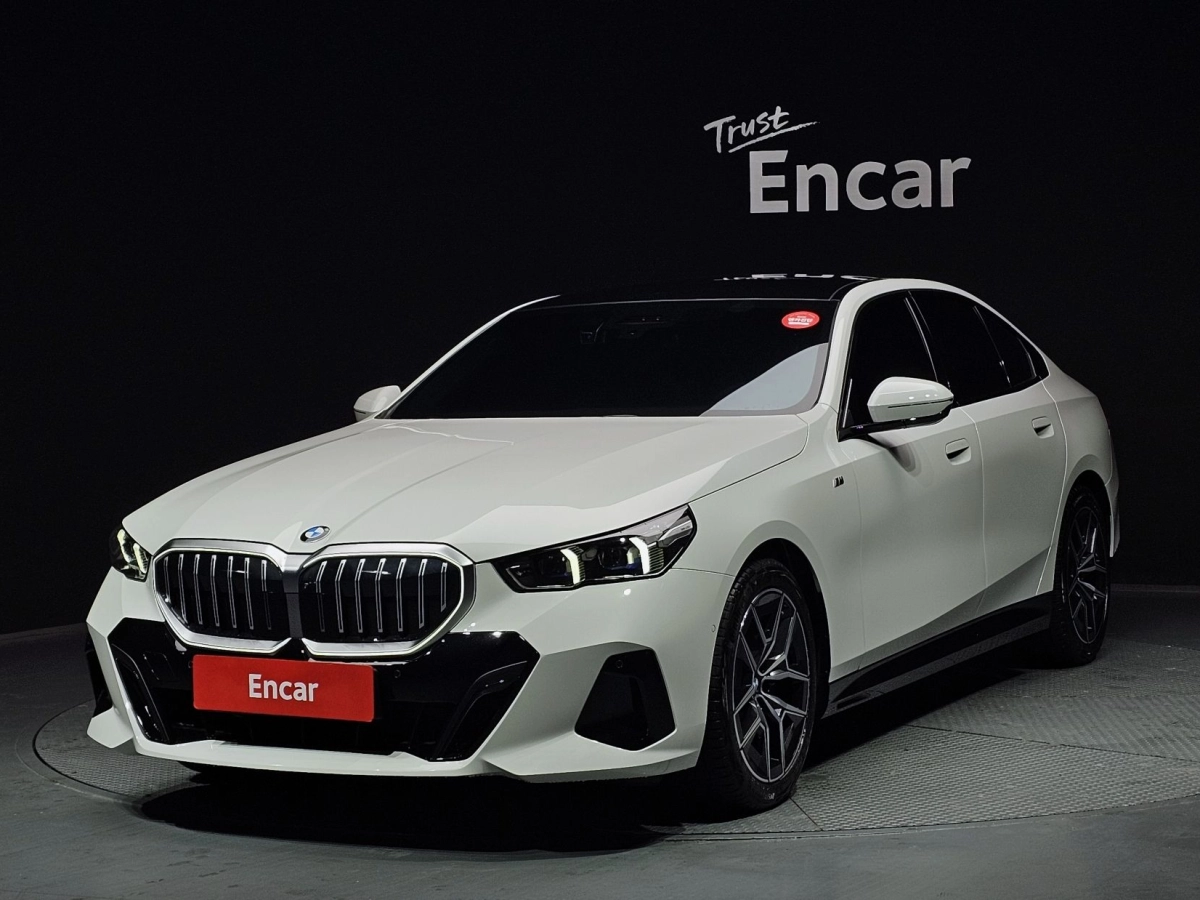 BMW 5-SERIES G60 2025