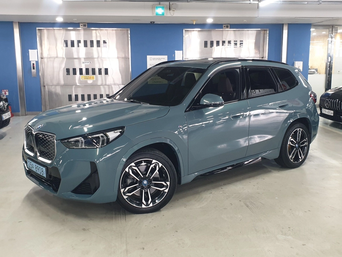 BMW IX1 U11  2024