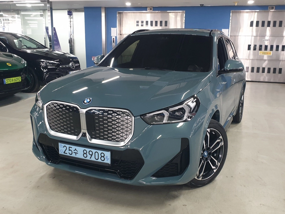 BMW IX1 U11