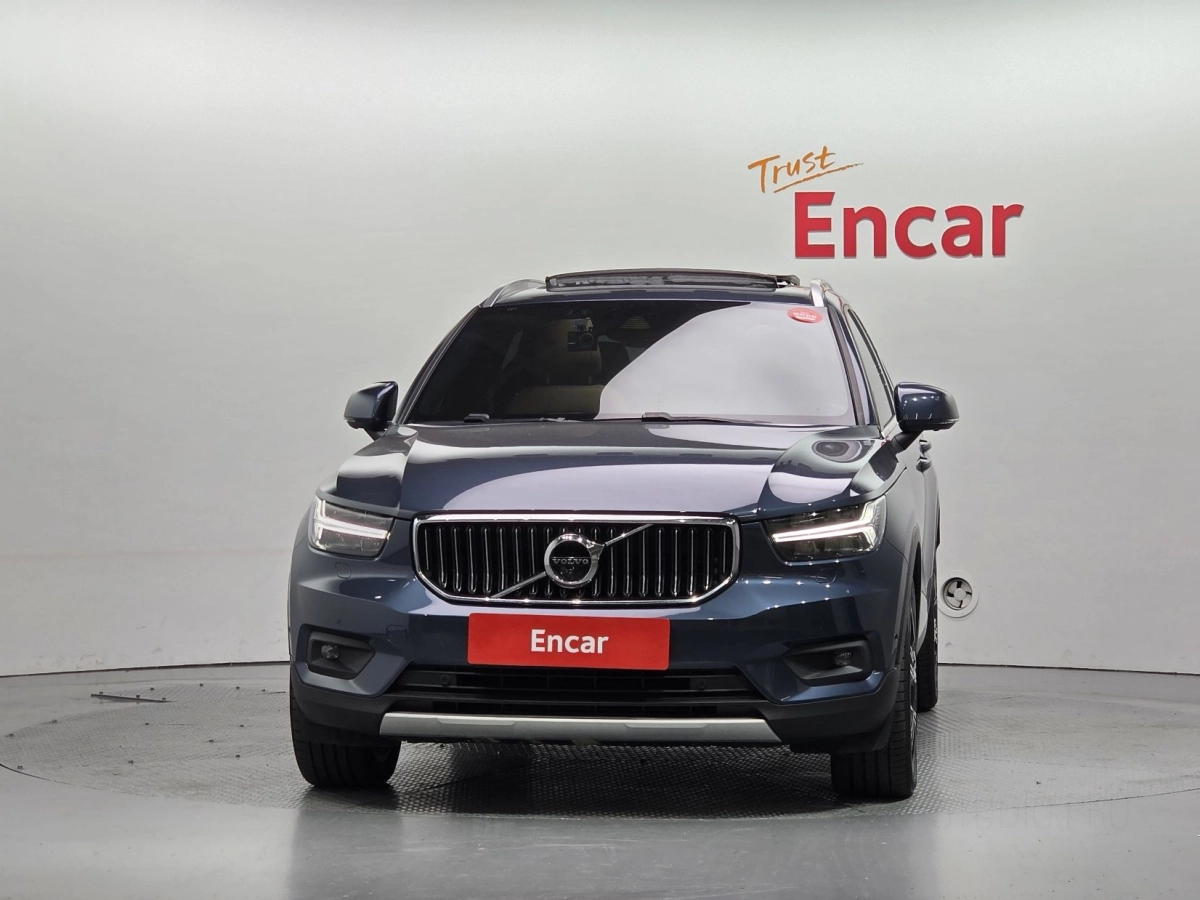 VOLVO XC40