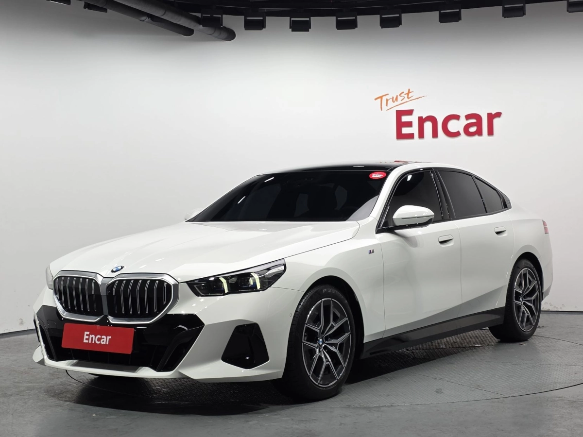 BMW 5-SERIES G60 2025