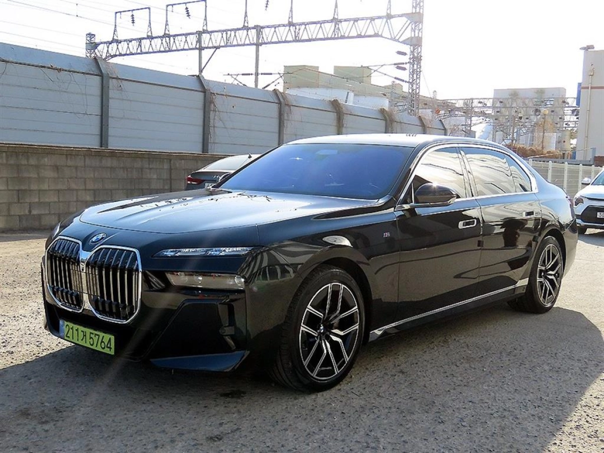 BMW 7-SERIES G70 2025