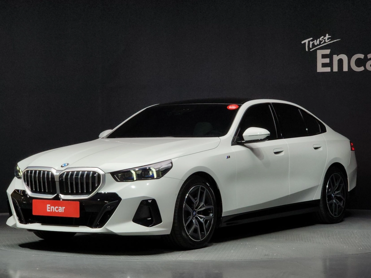 BMW 5-SERIES G60 2025